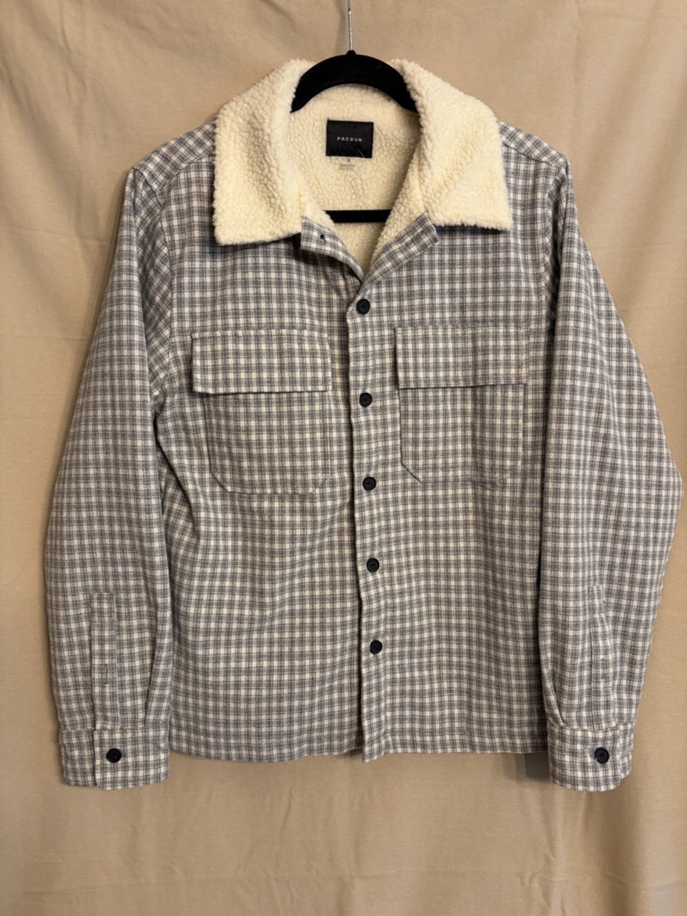 NWOT Men’s PacSun Gray Plaid Sherpa-Lined Shirt Jacket with Cream Collar